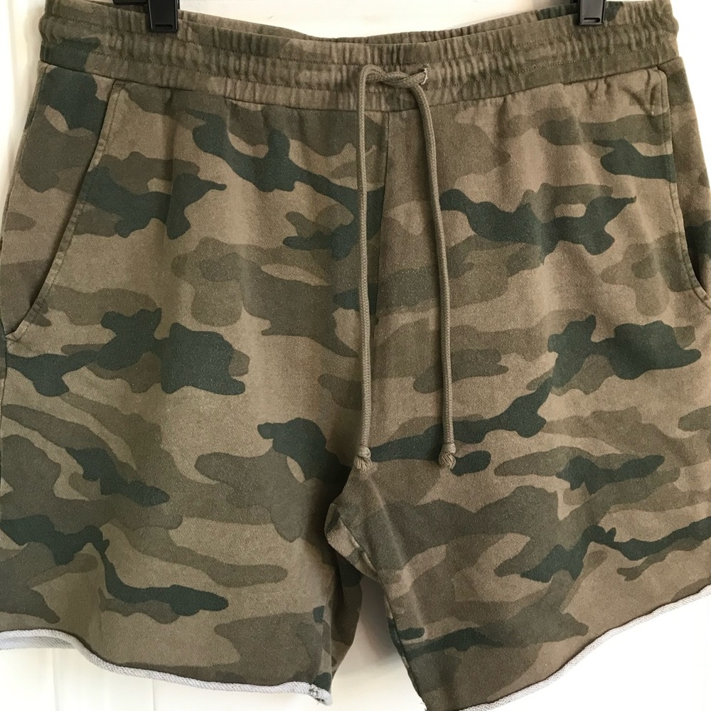 H&M Divided Men’s XL Army Green Camouflage Casual Athletic Drawstring Shorts EUC - Picture 9 of 13